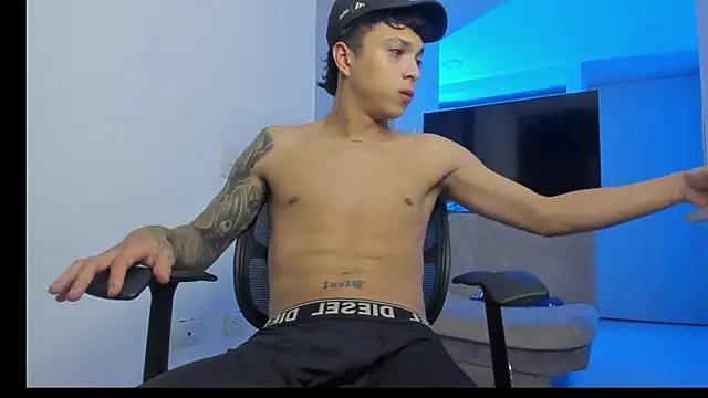 Snapshot of ZAndrew_Gold chatting on 06.14.26 ZAndrew Gold online show from 06.14.26