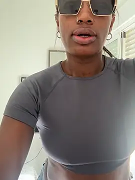 Snapshot of browniee777 chatting on 04.17.26 browniee777 online show from 04.17.26