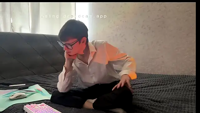 Snapshot of dalvos chatting on 04.13.26 dalvos online show from 04.13.26