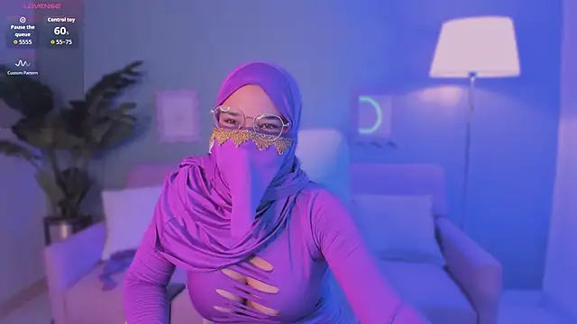 Snapshot of SamiraLuxe chatting on 04.10.26 SamiraLuxe online show from 04.10.26