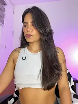 Snapshot of holaRosa chatting on 07.17.26 holaRosa online show from 07.17.26