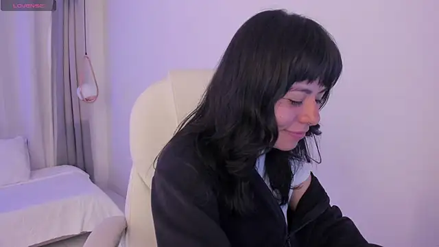 Snapshot of ghostmila chatting on 07.17.26 ghostmila online show from 07.17.26