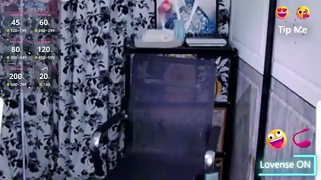 Snapshot of small-se chatting on 04.14.26 small-se online show from 04.14.26