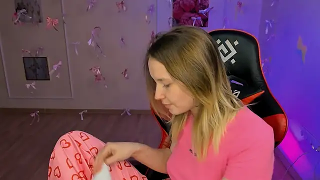 yourella online show from 04.13.26