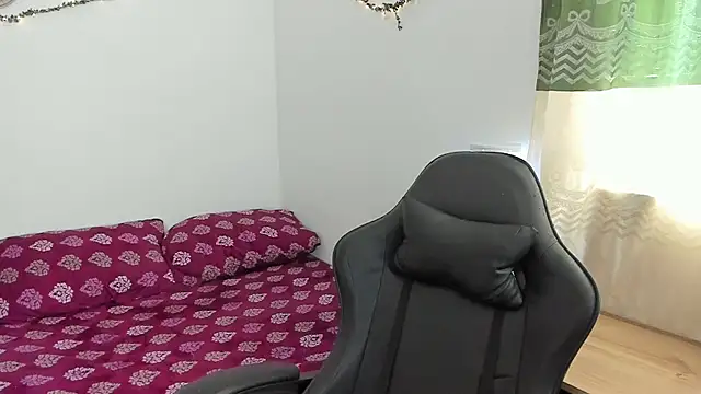 Snapshot of _iamrousie_ chatting on 04.17.26 iamrousie online show from 04.17.26