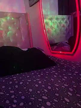 Snapshot of pauline_and_bruno chatting on 04.14.26 pauline and bruno online show from 04.14.26