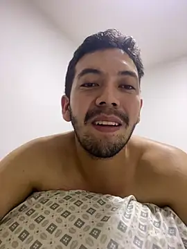 Snapshot of oskrarmop chatting on 04.14.26 oskrarmop online show from 04.14.26