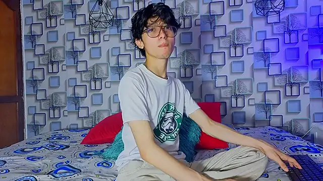 Snapshot of Twink_Sebas7 chatting on 04.12.26 Twink Sebas7 online show from 04.12.26