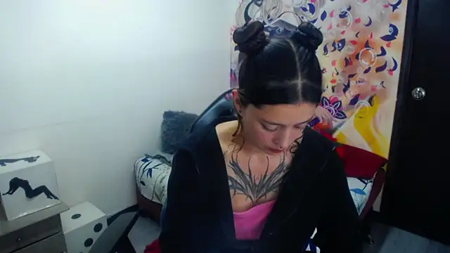 Snapshot of Lucia_evans21 chatting on 04.21.26 Lucia evans21 online show from 04.21.26
