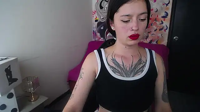 Snapshot of Lucia_evans21 chatting on 05.19.26 Lucia evans21 online show from 05.19.26