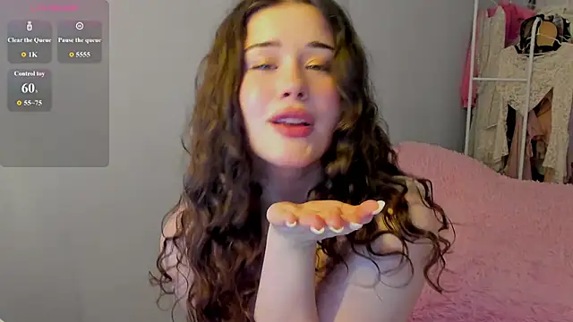 Snapshot of ChloeBlisss chatting on 06.20.26 ChloeBlisss online show from 06.20.26