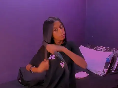 Snapshot of Indianteezerr chatting on 04.13.26 Indianteezerr online show from 04.13.26