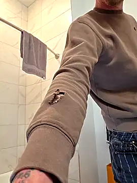 Snapshot of rawanduncut4u chatting on 04.15.26 rawanduncut4u online show from 04.15.26