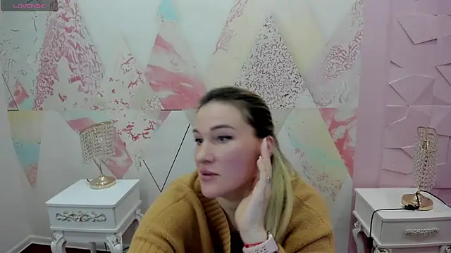 Snapshot of Helly_nanci chatting on 04.09.26 Helly nanci online show from 04.09.26