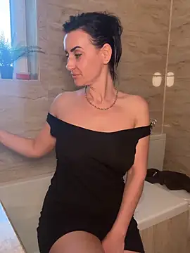 Snapshot of MissGiulia chatting on 05.16.26 MissGiulia online show from 05.16.26