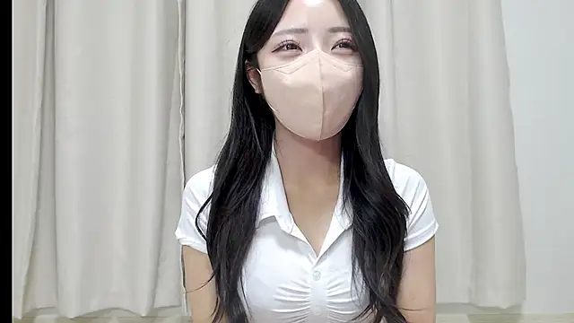 Snapshot of RIN_RIN__ chatting on 05.26.26 RIN RIN online show from 05.26.26