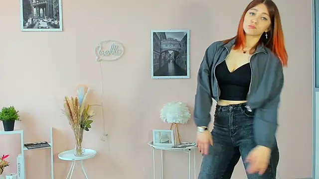 Snapshot of FallonGarza chatting on 04.11.26 FallonGarza online show from 04.11.26