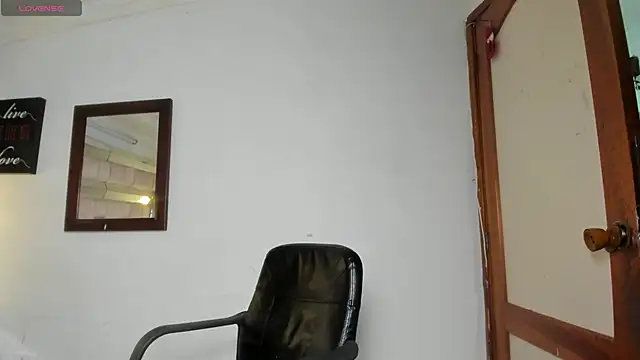 Snapshot of SarahQ65 chatting on 04.14.26 SarahQ65 online show from 04.14.26