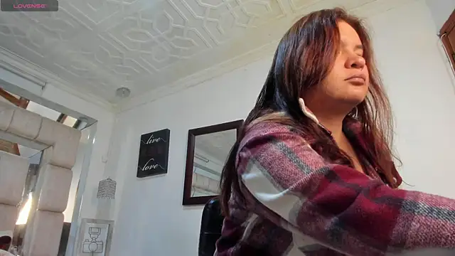 Snapshot of SarahQ65 chatting on 04.16.26 SarahQ65 online show from 04.16.26