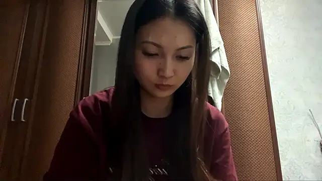 MiaPoison online show from 05.08.26
