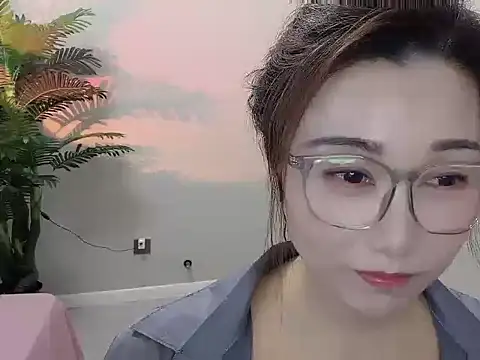 Snapshot of Yunxi- chatting on 04.15.26 Yunxi- online show from 04.15.26