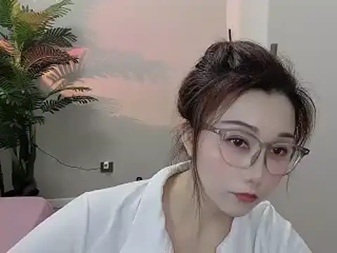 Snapshot of Yunxi- chatting on 04.16.26 Yunxi- online show from 04.16.26