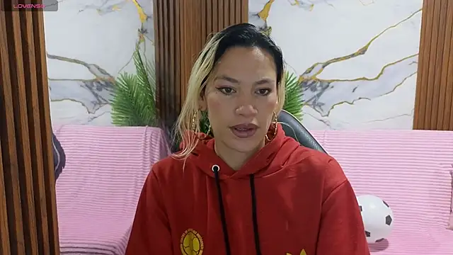 Snapshot of alonddra_tay chatting on 06.15.26 alonddra tay online show from 06.15.26
