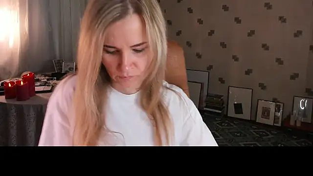 MiaSparkes online show from 06.12.26