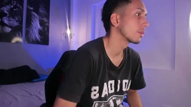 Snapshot of Zack_isback chatting on 04.10.26 Zack isback online show from 04.10.26