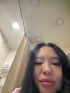 Snapshot of ikirkira chatting on 05.18.26 ikirkira online show from 05.18.26