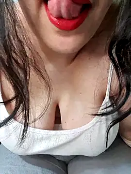 Snapshot of lamar-lama chatting on 05.17.26 lamar-lama online show from 05.17.26