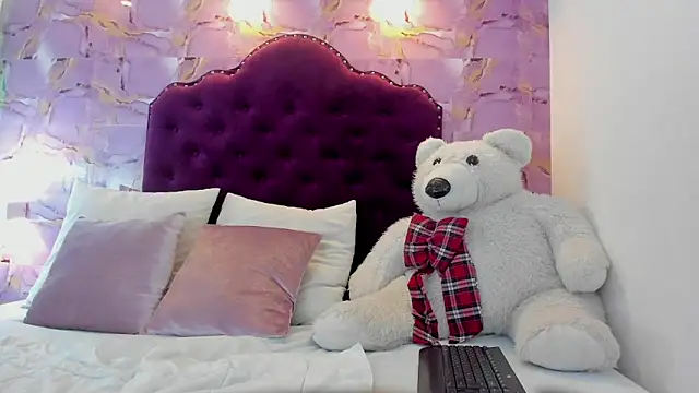 luna bloomm  online show from 05.15.26