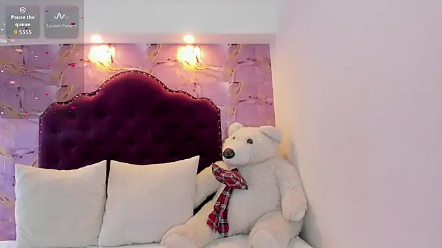 luna bloomm  online show from 05.20.26