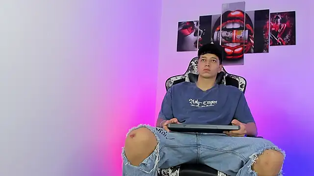 Snapshot of eithan_boy_ chatting on 06.19.26 eithan boy online show from 06.19.26