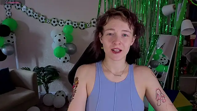 Snapshot of Ricki_Bloom chatting on 06.15.26 Ricki Bloom online show from 06.15.26