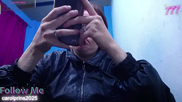 Snapshot of carolinhe26 chatting on 06.19.26 carolinhe26 online show from 06.19.26