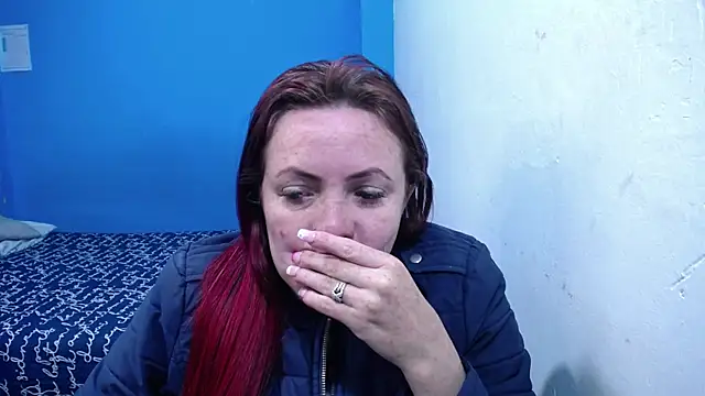 Snapshot of carolinhe26 chatting on 07.16.26 carolinhe26 online show from 07.16.26
