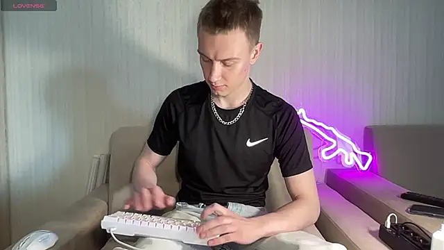 Travis Gracile online show from 06.07.26