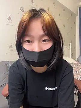 Snapshot of YouYou-999 chatting on 04.10.26 YouYou-999 online show from 04.10.26