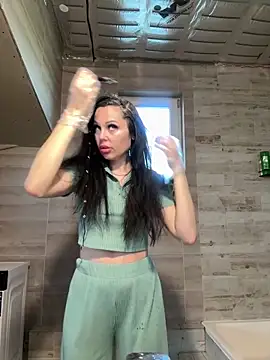 Snapshot of Alenka_ki chatting on 04.25.26 Alenka ki online show from 04.25.26