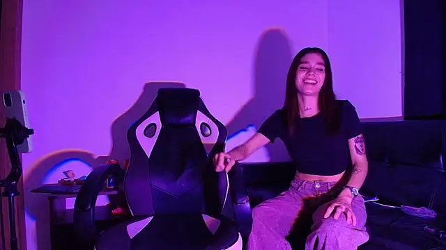 Snapshot of Afterhourscouple_ chatting on 04.12.26 Afterhourscouple online show from 04.12.26