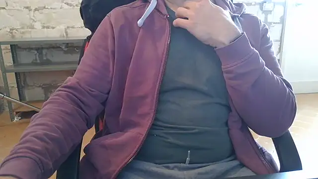 Snapshot of brunosso85ita chatting on 04.16.26 brunosso85ita online show from 04.16.26