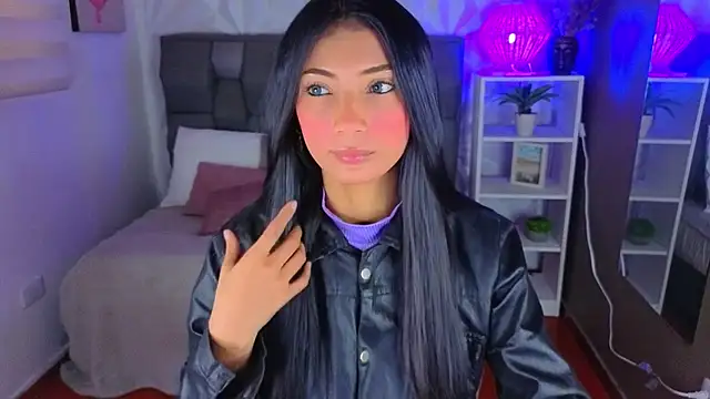 Perlaa moon  online show from 06.24.26