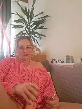 Snapshot of Blond_lady_czech chatting on 04.17.26 Blond lady czech online show from 04.17.26