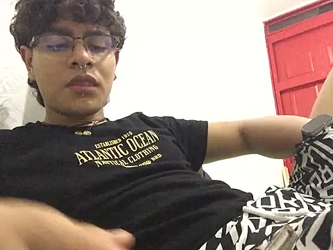 Snapshot of xhecho_uzumaki chatting on 06.13.26 xhecho uzumaki online show from 06.13.26