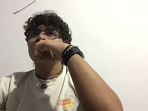 Snapshot of xhecho_uzumaki chatting on 06.20.26 xhecho uzumaki online show from 06.20.26