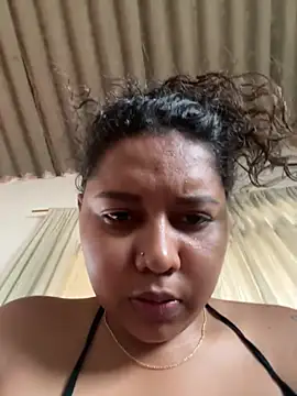Snapshot of Ninibella chatting on 06.17.26 Ninibella online show from 06.17.26