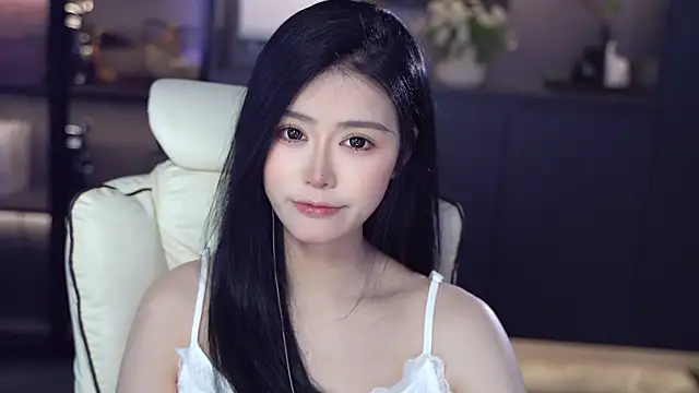 Snapshot of Seraphinei chatting on 05.07.26 Seraphinei online show from 05.07.26