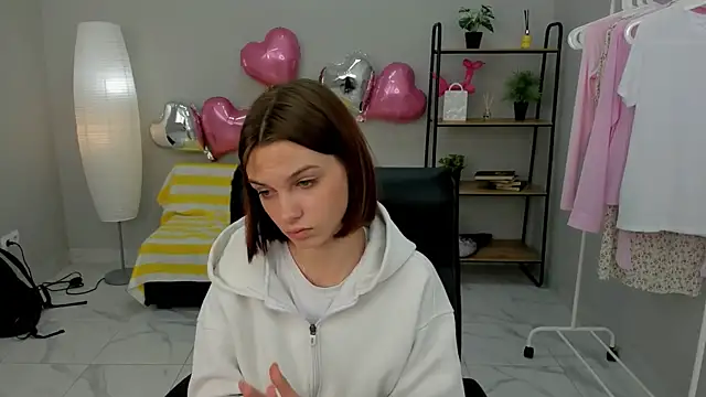 Snapshot of Rita_Menos chatting on 04.13.26 Rita Menos online show from 04.13.26