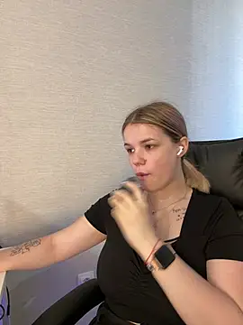 Snapshot of KimEvanss chatting on 07.04.26 KimEvanss online show from 07.04.26